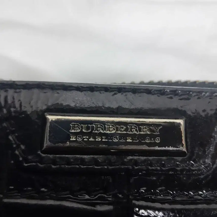 [BUNJANG] Burberry Embossed Crocodile Clutch Wallet / 버버리 악어 엠보싱 클러치 장지갑