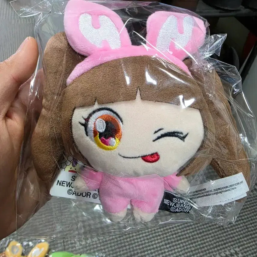 [SOLD OUT] 뉴진스 무라카미 하니 키링