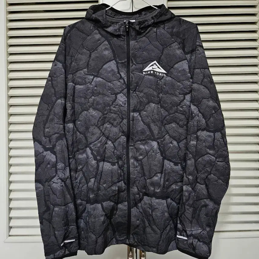 [BUNJANG] Nike Trail Hooded Windbreaker Jacket Black Pattern 95 / 나이키 트레일 후드 바람막이 블랙 패턴 95사이즈