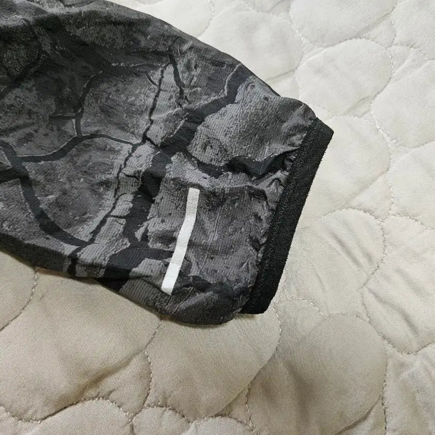 [BUNJANG] Nike Trail Hooded Windbreaker Jacket Black Pattern 95 / 나이키 트레일 후드 바람막이 블랙 패턴 95사이즈