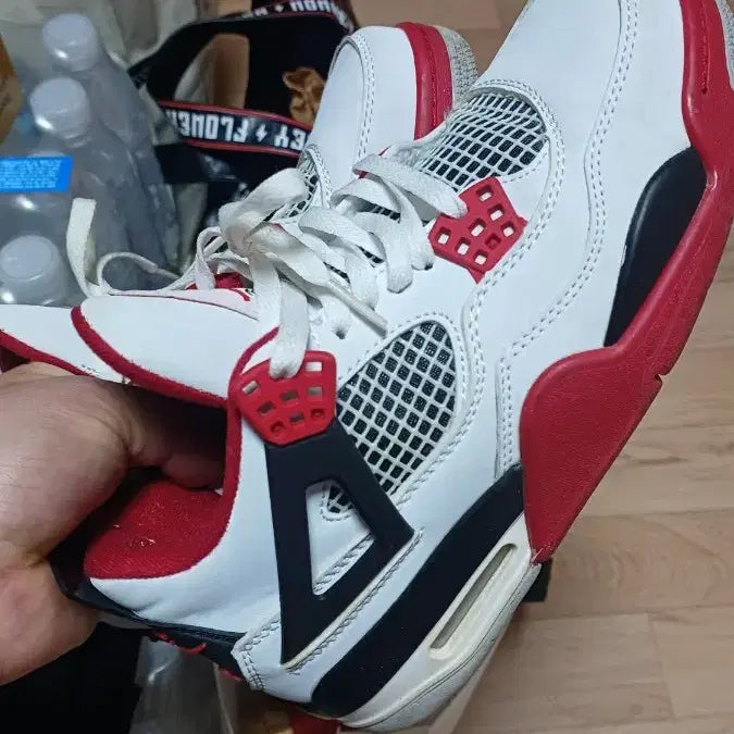 [BUNJANG] Nike Air Jordan 4 Fire Red Sneakers / 나이키 에어 조던4 파이어. 레드  화이트/레드  255mm