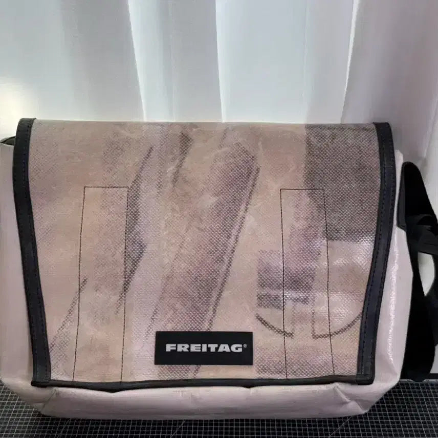 [SOLD OUT] 프라이탁 덱스터 아이보리 연보라 전사
