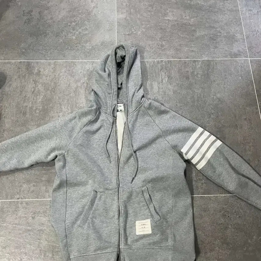 [SOLD OUT] 톰브라운 흐드집업