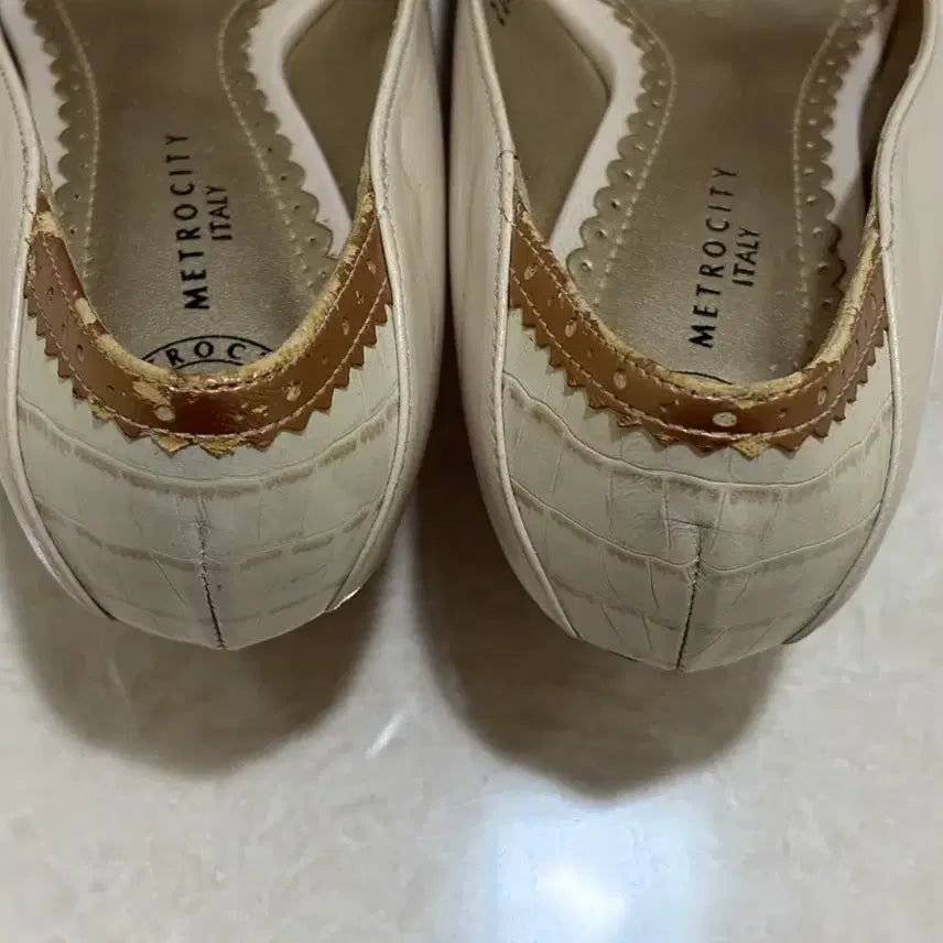 [BUNJANG] Metrocity Ivory Pumpsheel Size 235 / 메트로시티 아이보리 펌프스힐 235