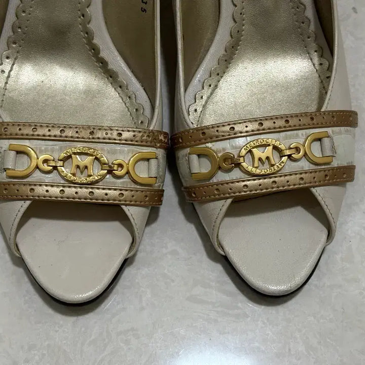 [BUNJANG] Metrocity Ivory Pumpsheel Size 235 / 메트로시티 아이보리 펌프스힐 235