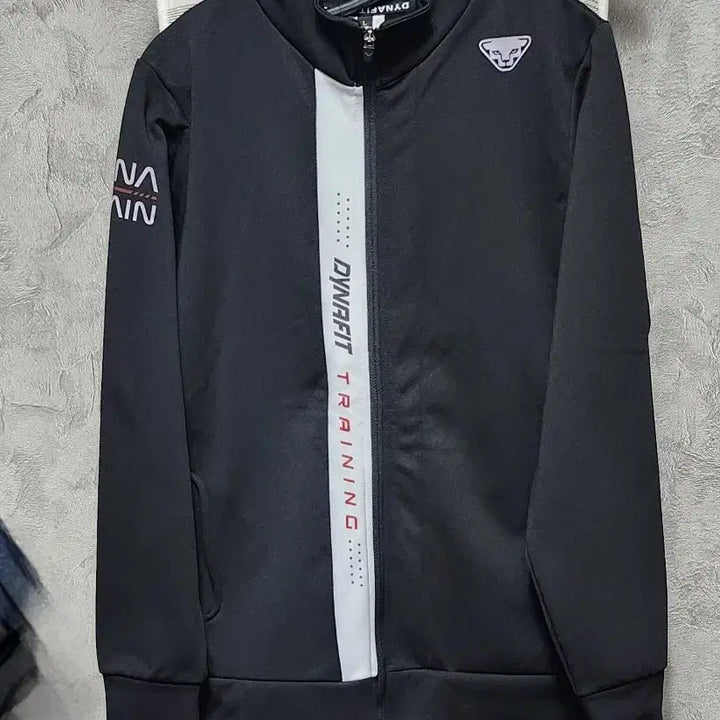 [BUNJANG] Dynafit Black Training Jacket / 다이나핏 트레이닝 블랙 자켓