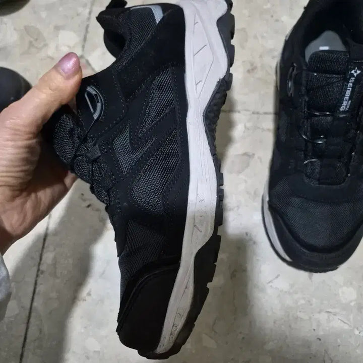 [BUNJANG] NEPA Eisenberg Hiking Boots Black Boa Dial / 네파 아이젠버그 등산화 블랙 보아 다이얼