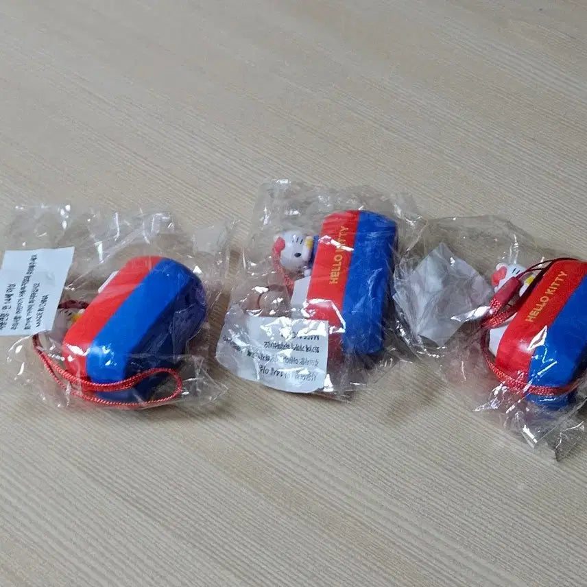 [BUNJANG] Sanrio Hello Kitty Keycap Keychain / 산리오 헬로키티 키캡키링 키보드키링