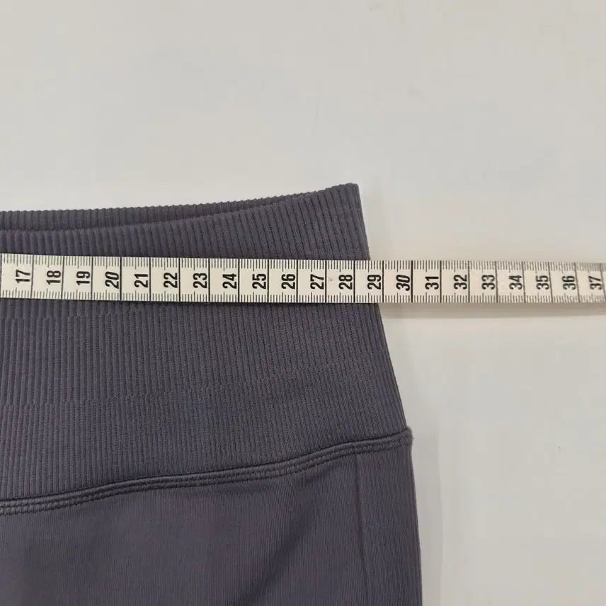 [BUNJANG] Lululemon Gray Crop Leggings (Size 4) / 룰루레몬 그레이 크롭 레깅스 4사이즈