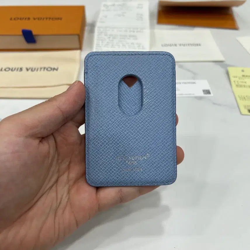 [BUNJANG] Louis Vuitton Magnetic Magsafe Card Holder Sky Blue / [정품/영수증포함]루이비통 마그네틱 맥세이프 카드지갑 스카이블루