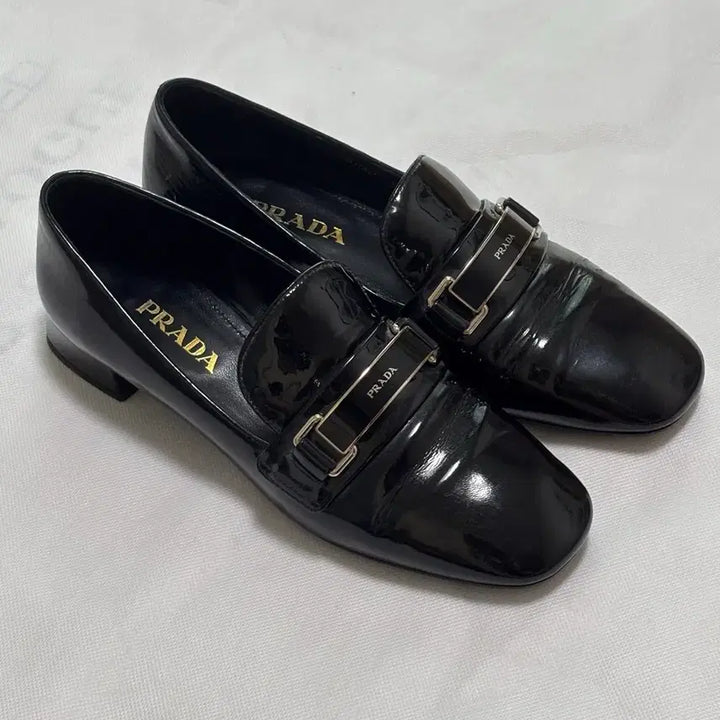 [SOLD OUT] 프라다 블랙 페이던트 로퍼 [230-5]