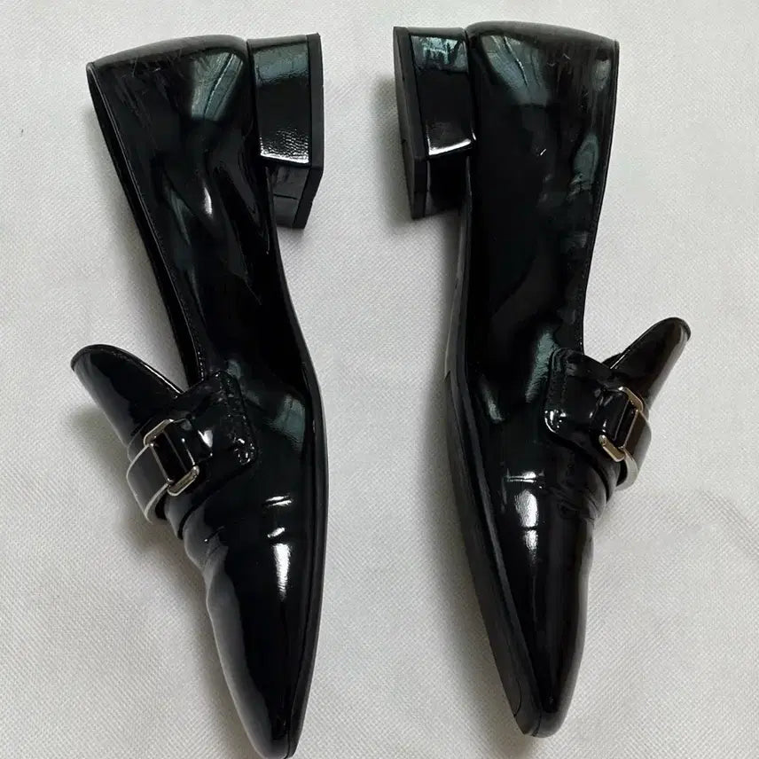 [SOLD OUT] 프라다 블랙 페이던트 로퍼 [230-5]