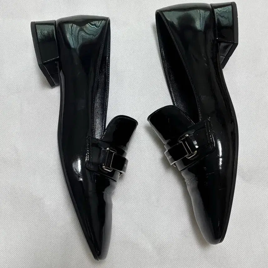 [SOLD OUT] 프라다 블랙 페이던트 로퍼 [230-5]