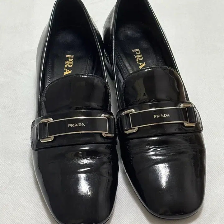 [SOLD OUT] 프라다 블랙 페이던트 로퍼 [230-5]
