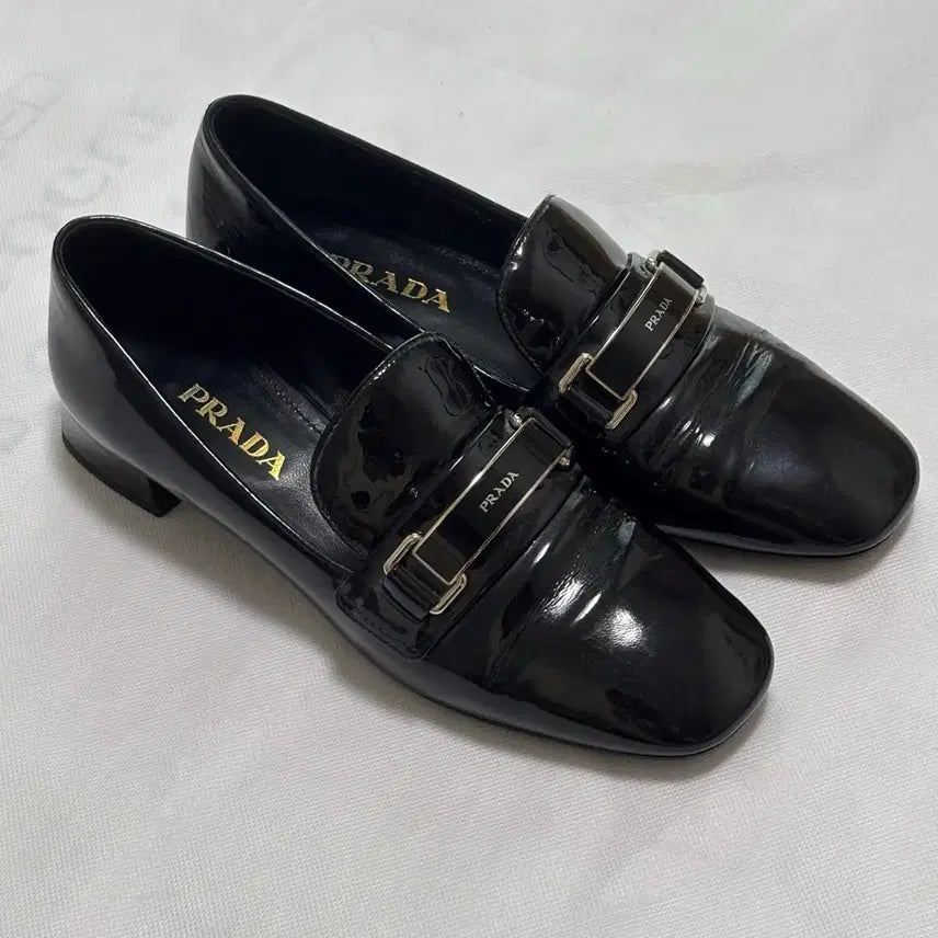 [SOLD OUT] 프라다 블랙 페이던트 로퍼 [230-5]