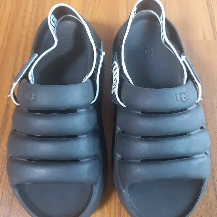 [BUNJANG] UGG Black Slippers / 어그 블랙슬리퍼
