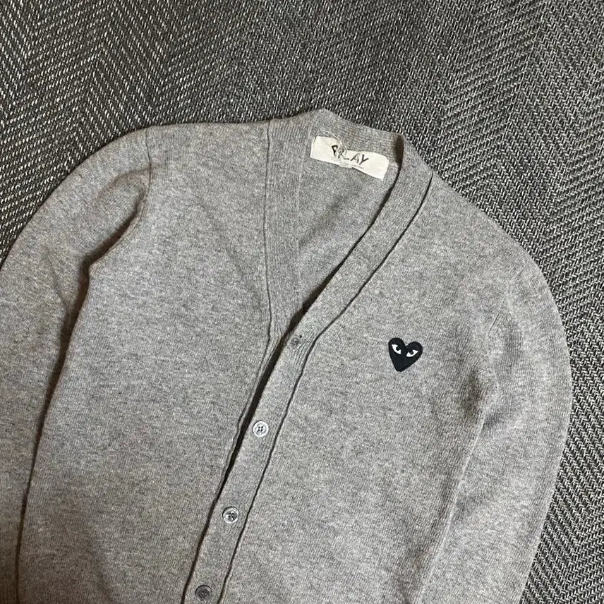 [BUNJANG] Comme des Garçons Play Black Heart Patch Cardigan / 꼼데가르송 플레이 블랙와펜 가디건 M
