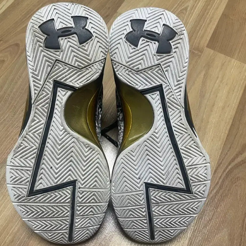 [BUNJANG] Under Armour Curry 1 Black White Sneakers / 언더아머 커리1 블랙화이트 270