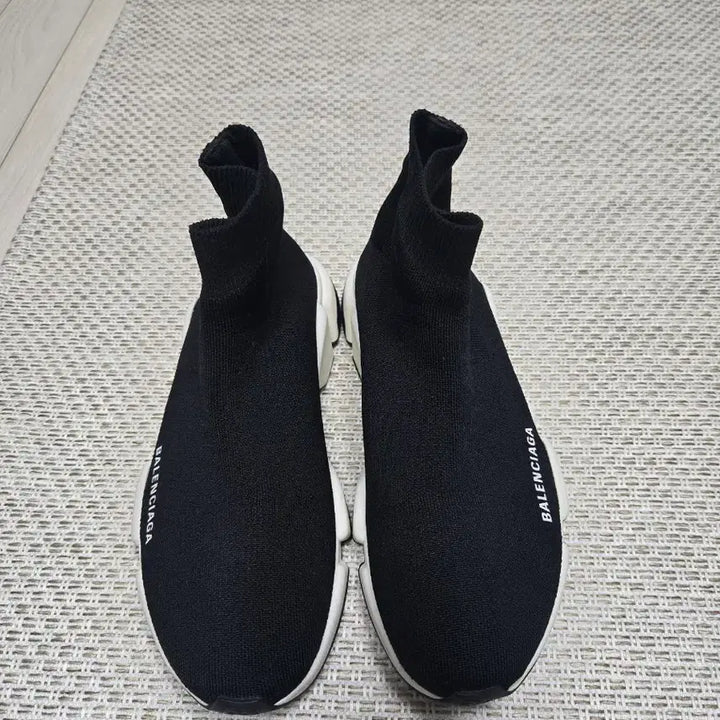 [BUNJANG] Balenciaga Speedrunner Black Sneakers Size 39 / 발렌시아가 스피드러너 블랙 스니커즈 39