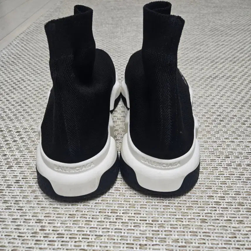 [BUNJANG] Balenciaga Speedrunner Black Sneakers Size 39 / 발렌시아가 스피드러너 블랙 스니커즈 39