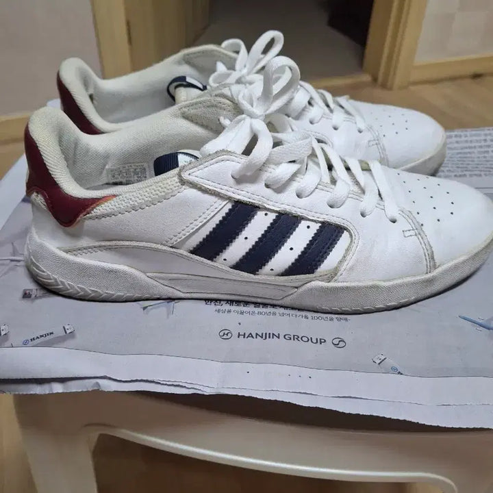[BUNJANG] Adidas Sneakers 255 - White Navy / 아디다스255 19000원