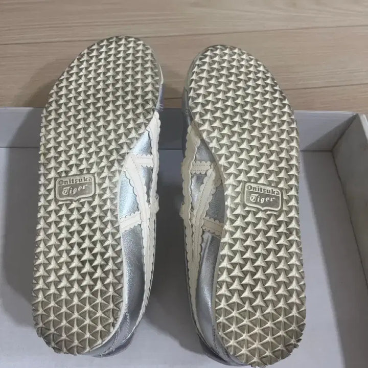 [BUNJANG] Onitsuka Tiger Mary Jane Silver Shoes / 오니츠카 메리제인 실버