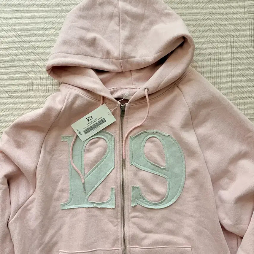 [SOLD OUT] 새상품) 일리고 로고패치 후드 집업 라이트핑크
