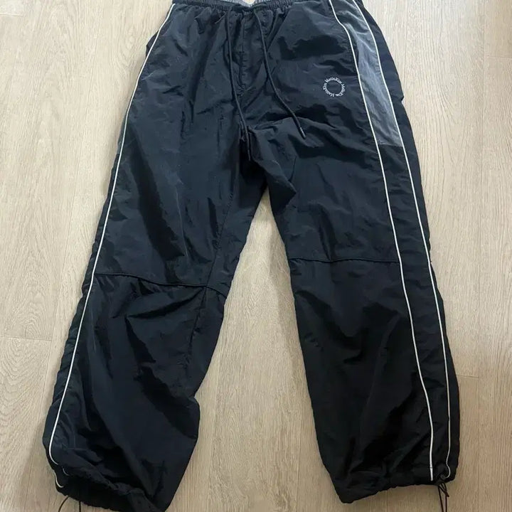 [BUNJANG] Matinkim Side Typing Track Pants Black / 마뗑킴 사이드 타이핑 트랙 팬츠 블랙