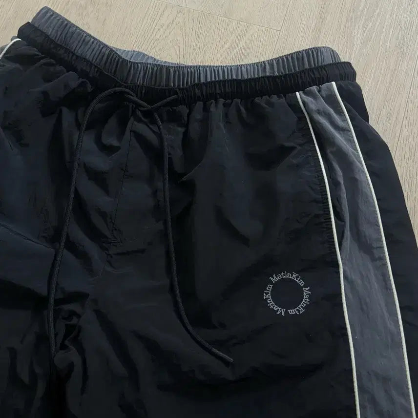 [BUNJANG] Matinkim Side Typing Track Pants Black / 마뗑킴 사이드 타이핑 트랙 팬츠 블랙