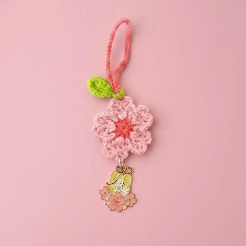[BUNJANG] Handmade Cherry Blossom Crochet Keyring / [시즌한정] 봄을 담은 벚꽃 단면 핸드메이드 코바늘 키링 - &