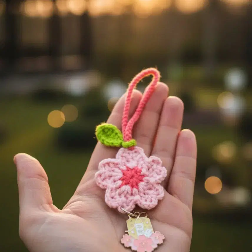 [BUNJANG] Handmade Cherry Blossom Crochet Keyring / [시즌한정] 봄을 담은 벚꽃 단면 핸드메이드 코바늘 키링 - &