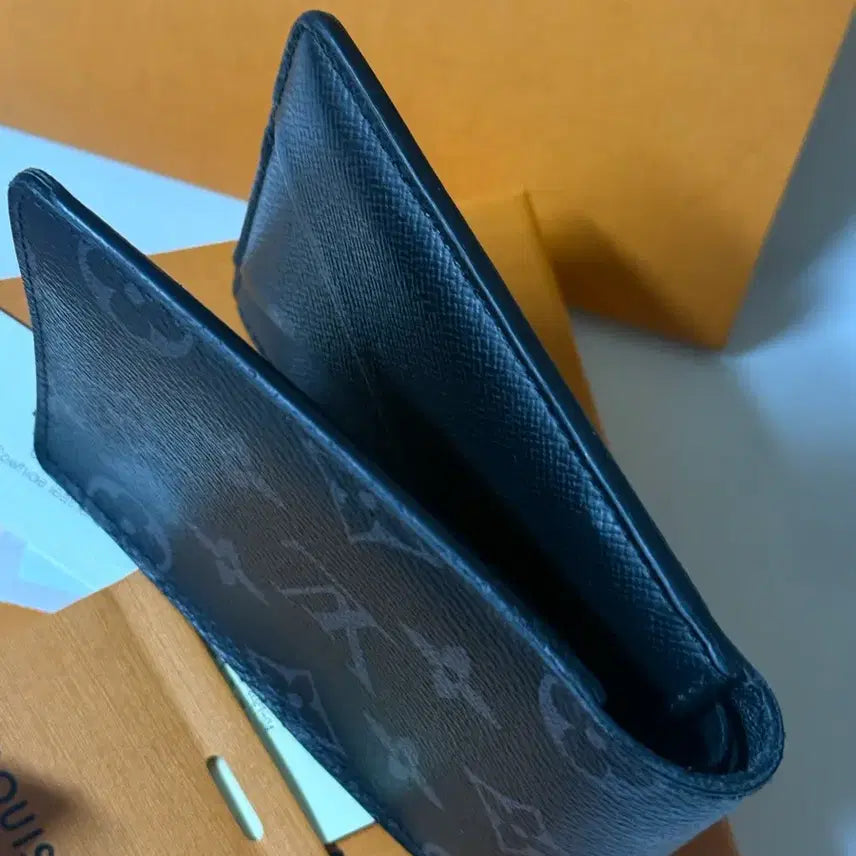 [SOLD OUT] [정품] 루이비통 멀티플월렛 이클립스 반지갑
