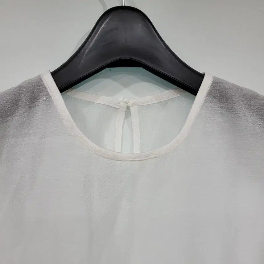 [BUNJANG] It MICHAA Sleeveless Rayon Blend Blouse / 잇미샤 민소매 레이온 혼방 블라우스