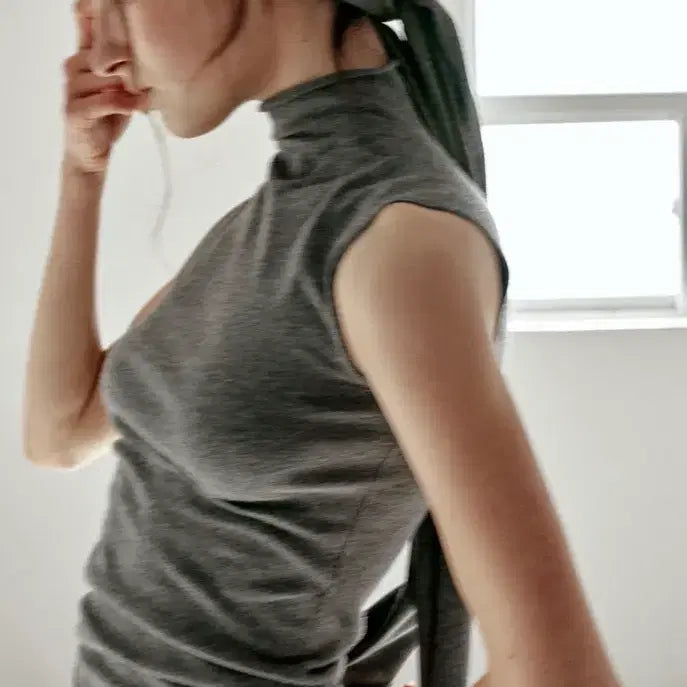 [SOLD OUT] 르917  SEAMLESS TURTLENECK SLEEVELESS TOP