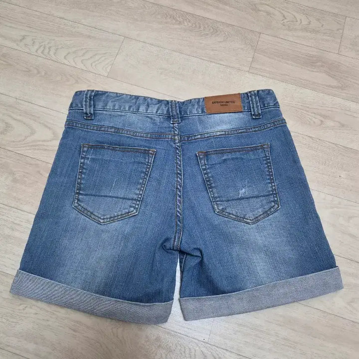 [SOLD OUT] (상태좋음)디자인유나이티드 3부 반바지 66~66반