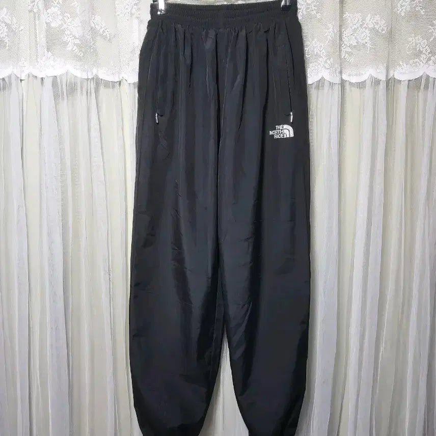 [SOLD OUT] 노스페이스 블랙 바람막이 조거 팬츠