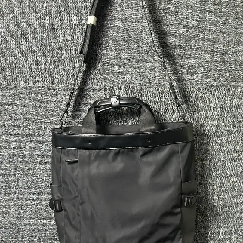 [SOLD OUT] 내셔널지오그래픽 토트백 블랙