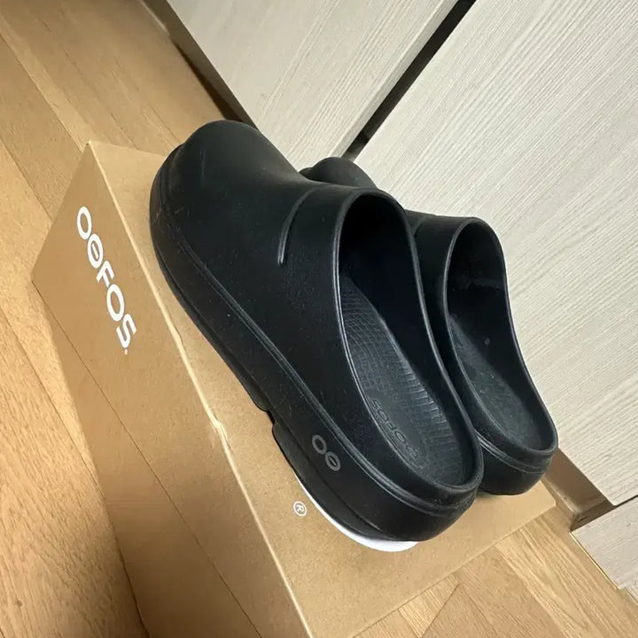 [SOLD OUT] 딱 한번 신은 우포스 클로그 250