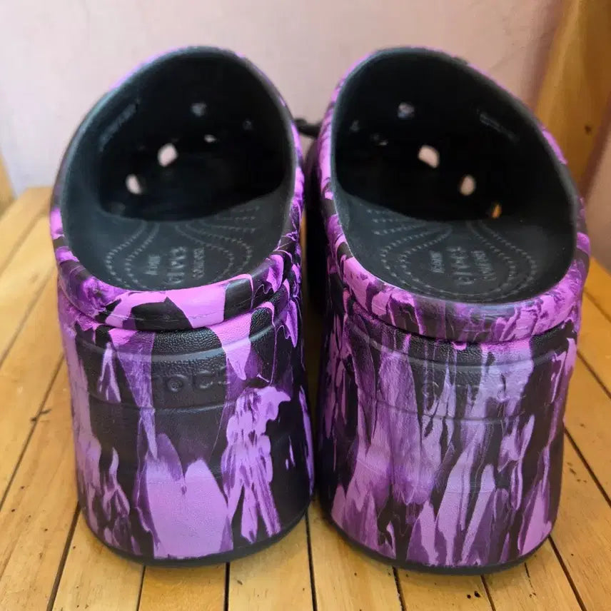[SOLD OUT] 크록스 플라워 장식 키높이 신발(245-250mm)W8사이즈