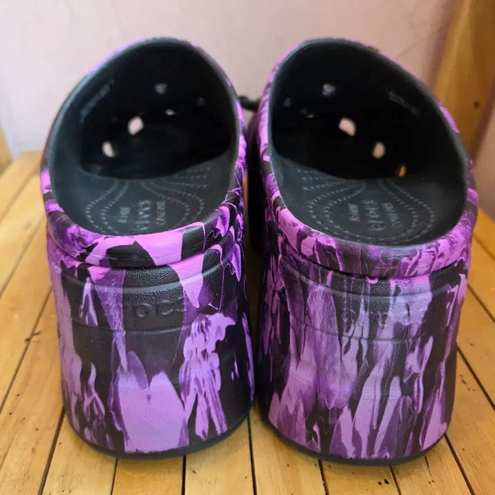 [SOLD OUT] 크록스 플라워 장식 키높이 신발(245-250mm)W8사이즈