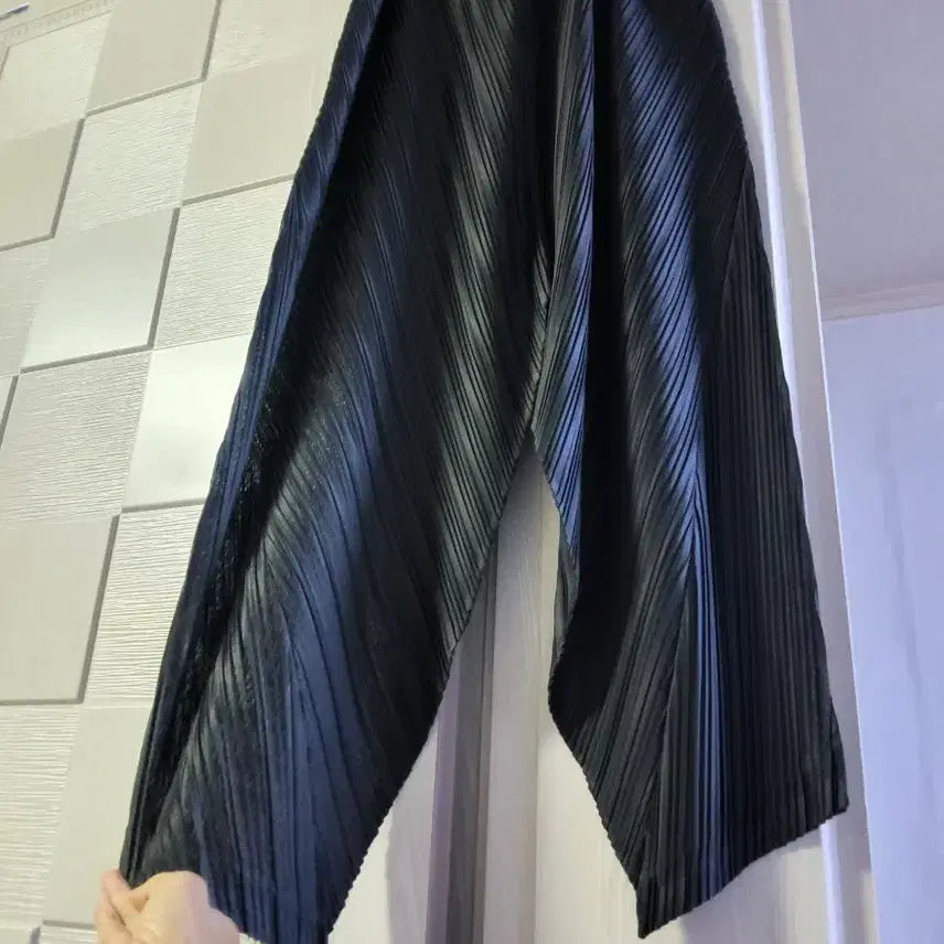 [SOLD OUT] 플리츠 주름 와이드 블랙 바지
