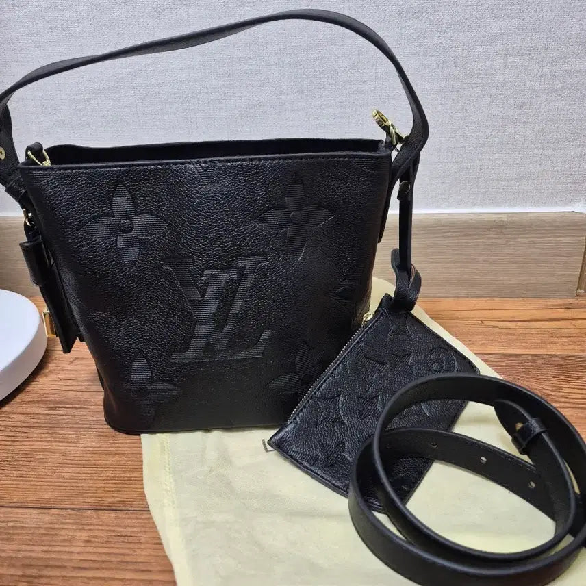 [SOLD OUT] 블랙 버킷백