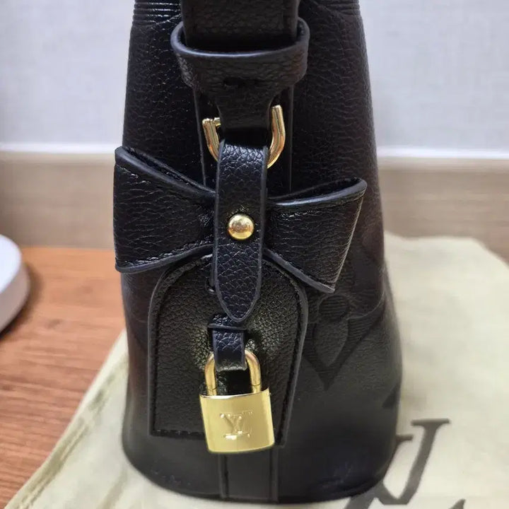 [SOLD OUT] 블랙 버킷백