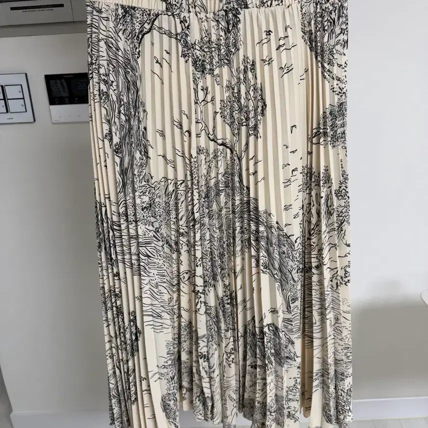 [SOLD OUT] [hm] 플리츠 스커트
