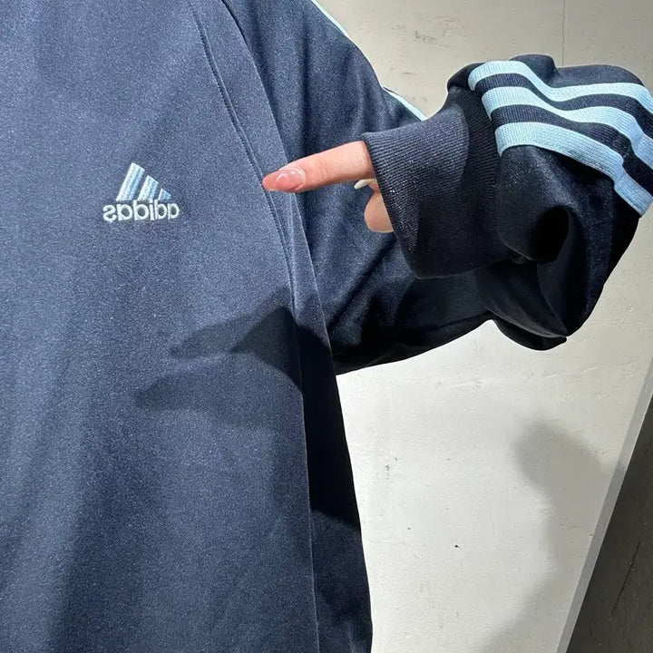 [SOLD OUT] 아디다스 네이비 스카이 블루 삼선 오버핏 올드스쿨 트랙탑 져지 2XL