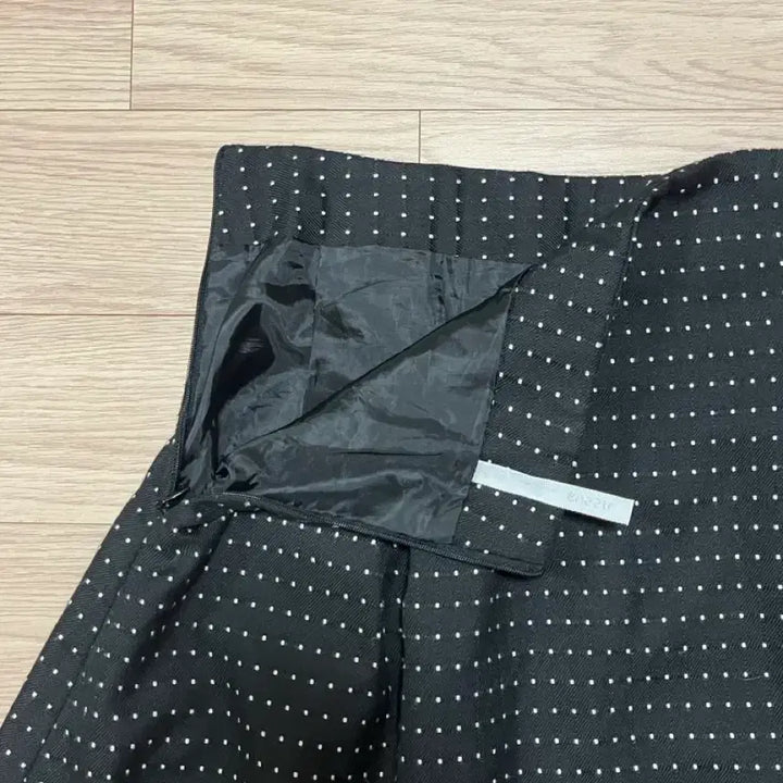 [BUNJANG] Black Dot A-line Mini Skirt / 블랙 도트 땡땡이 A라인 미니스커트