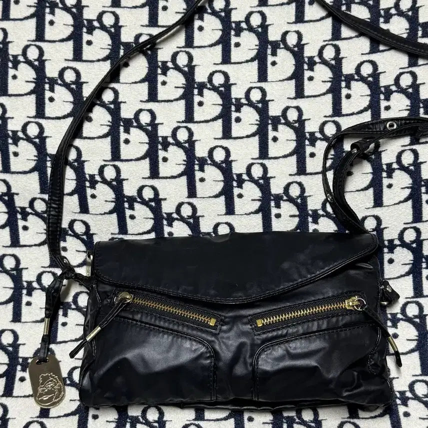 [BUNJANG] Kipling Black Leather Crossbody Bag / 키플링 블랙 가죽 크로스백