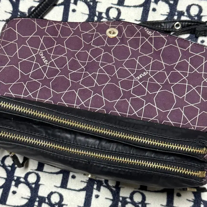 [BUNJANG] Kipling Black Leather Crossbody Bag / 키플링 블랙 가죽 크로스백