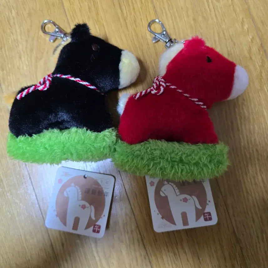 [SOLD OUT] 말띠해 흑마 적마 인형 키링 미사용 새제품 2개 일괄 판매