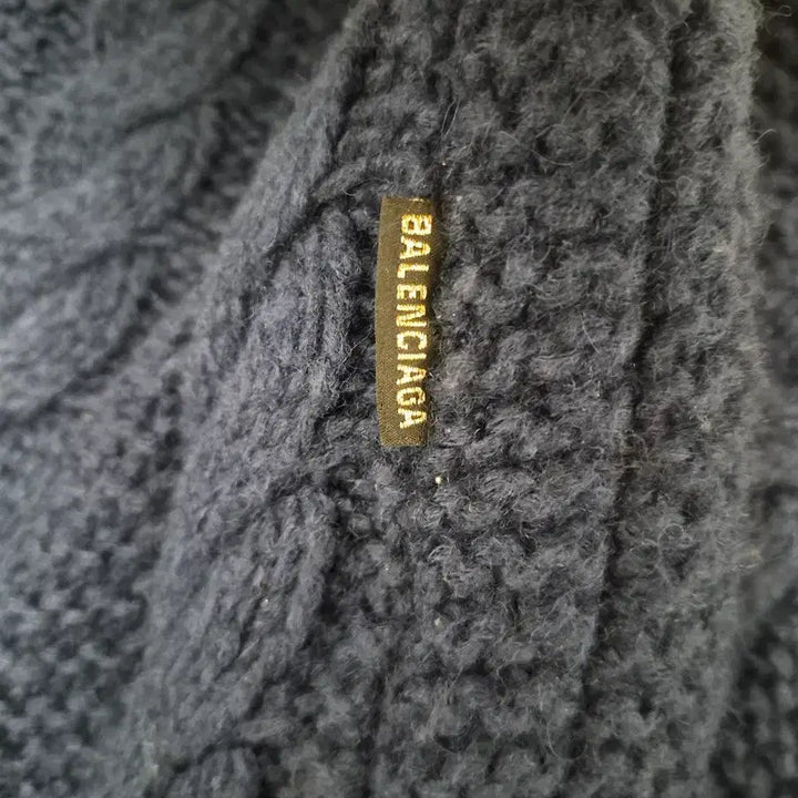 [BUNJANG] Balenciaga BB Mode Cable Knit Cardigan / 발렌시아가(Balenciaga) BB 모드 케이블 니트